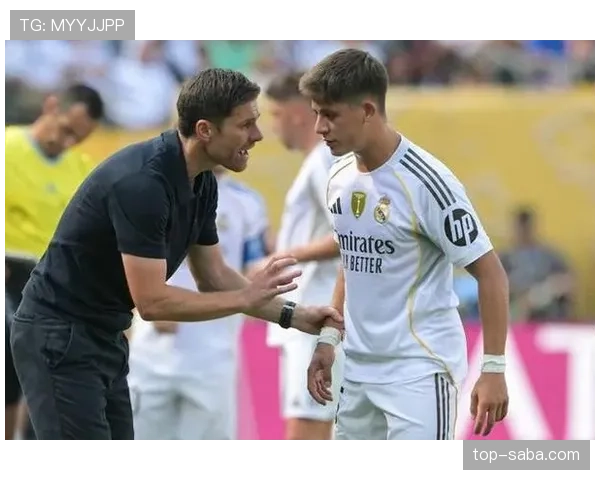 居莱尔更适合边锋还是中场？战术角色与位置适配分析