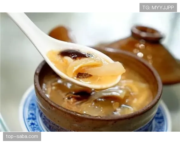 梁伟铿训练完直接拎着爱马仕去茶餐厅啃菠萝包
